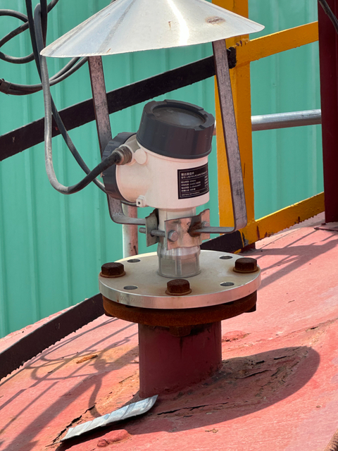 Radar level meter